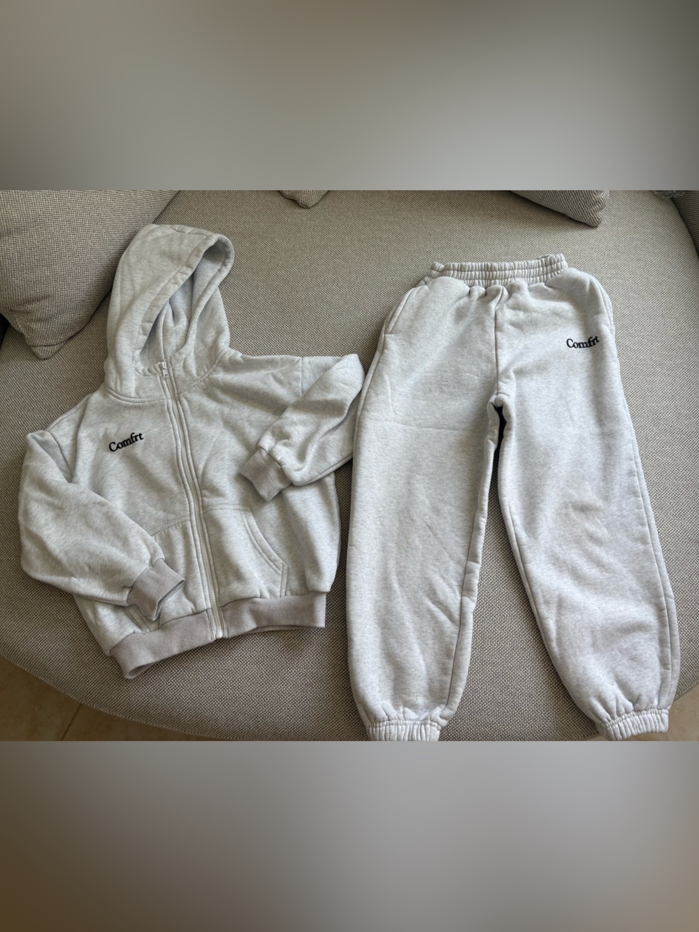 COMFRT Kids Light Gray Hoodie & Sweatpants Matching Set - SIZE M